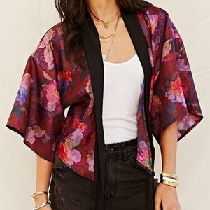URBAN OUTFITTERS Kimono Top